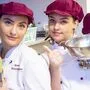 Die Schülerinnen Simone Steinberger und Lena Woltsche waren mit großem Eifer dabei