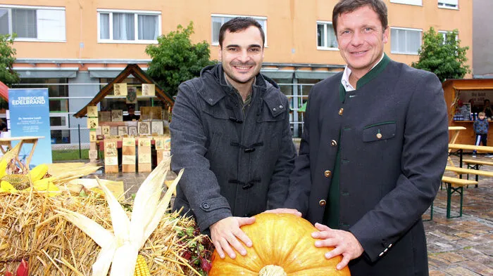 Trotz nicht einladenden Wetters nahmen zahlreiche Menschen beim Erntedankfest und Herbstln im Bereich des Teleparks in Bärnbach teil.