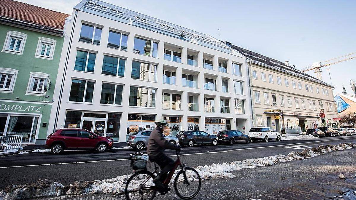 Die Fassade des einstigen Palliardi-Hauses ist einem modernen Wohnbau gewichen	