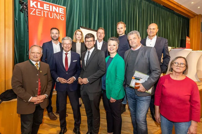 Die neun Spitzenkandidatinnen und -kandidaten stellten sich den Fragen von Wolfgang Fercher und Bettina Auer