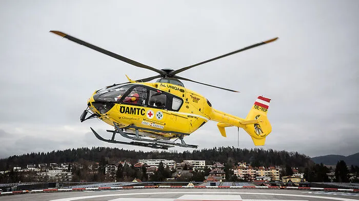 Der Mann wurde mit dem Rettungshubschrauber C11 ins Klinikum Klagenfurt gefolgen (Sujetbild)