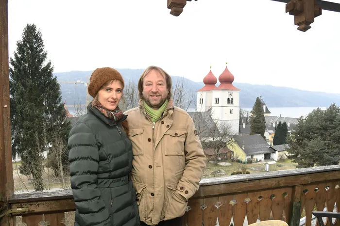 Sie wollen wieder Leben in die alte Millstätter Baukultur bringen: Franz und Martina Trauntschnig. Der Ausblick in den Süden zum Stift und zum See ist jedenfalls traumhaft