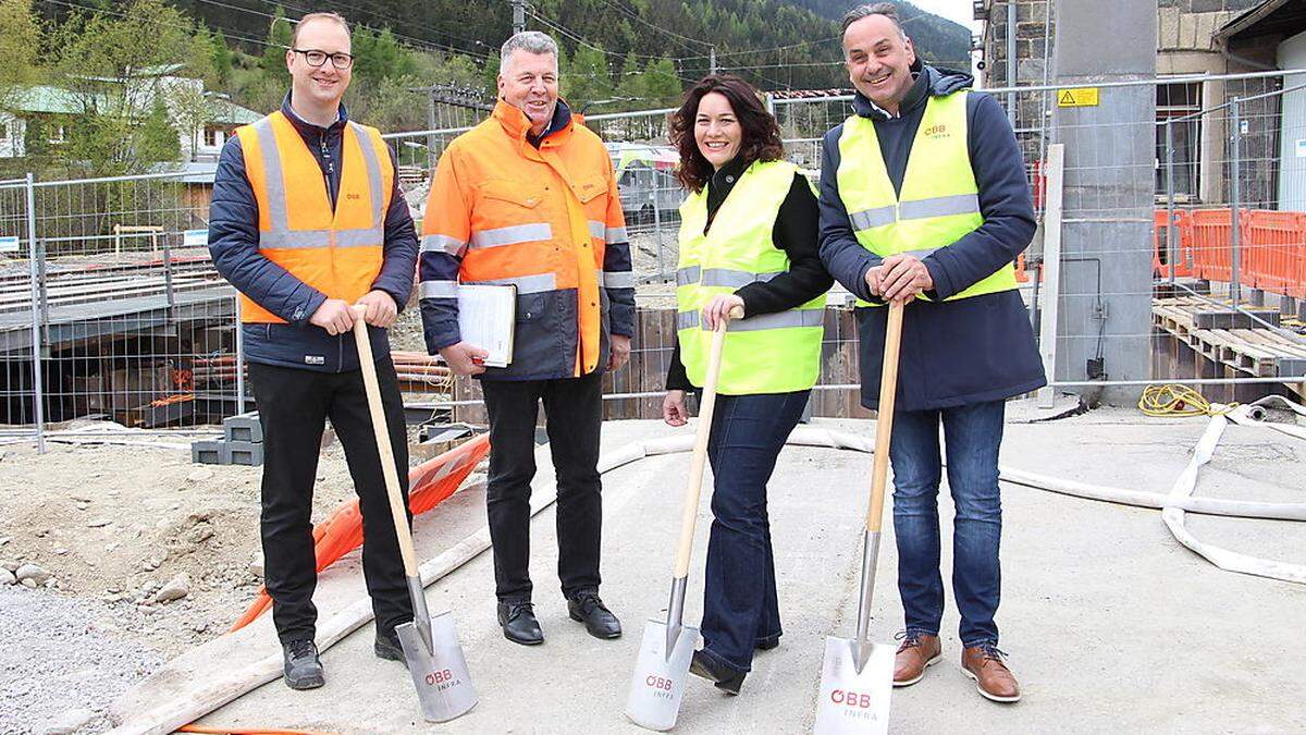 Projektleiter Wastian, Regionalleiter Moser, Landesrätin Felippe und Bürgermeister Mitteregger