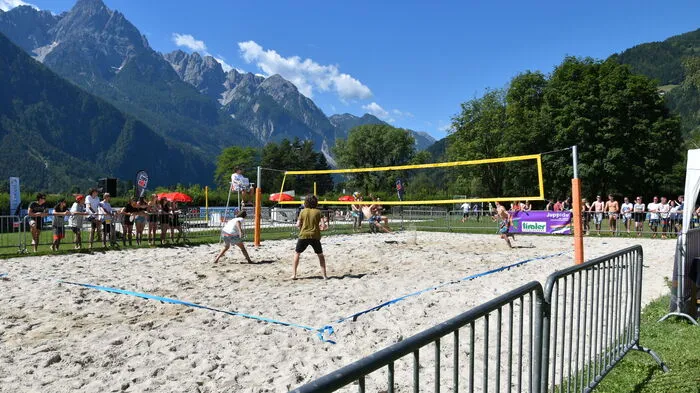 Auch Beach-Volleyball stand bei School Pool auf dem Programm.