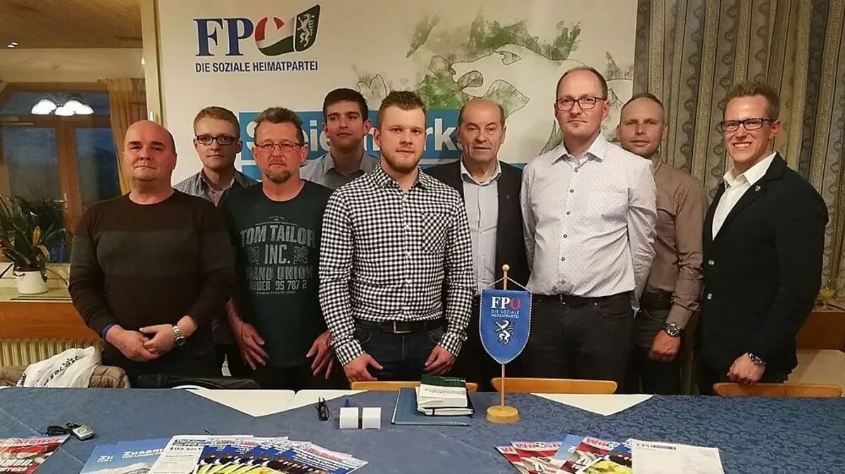 Josef Schneeflock (1. Reihe, 3. v. links) ist Obmann der neuen Ortsgruppe 