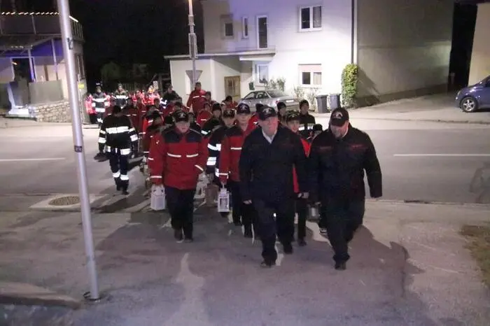 Am Montag, 23. Dezember wurde das Friedenslicht von Edelschrott nach Graz gebracht, wo es an die Steirische Feuerwehrjugend, an den ORF und an Mitglieder der Landesregierung übergeben wurde. 