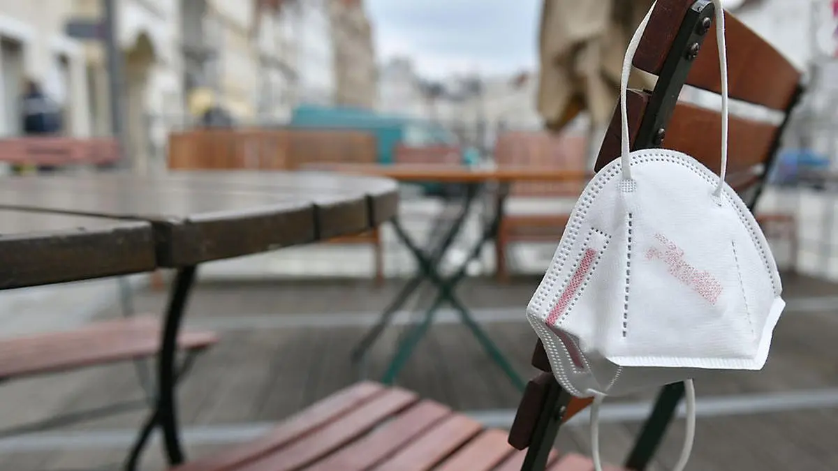 Statt allein zuhause zu sitzen, dürfen Infizierte ab 1. August mit Maske hinaus