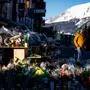 A photograph taken on January 4, 2026 shows a makeshift memorial near the Constellation bar, in Crans-Montana in honour of the victims of the fire that ripped through the venue in the luxury Alpine ski resort on New Year's Eve. Authorities investigating the New Year's blaze in the Swiss resort of Crans-Montana have identified 24 of the 40 people killed, including 11 minors and six foreign nationals, police said on January 4, 2026. Also 119 were injured during the fire, most of them seriously, according to the latest toll. (Photo by MAXIME SCHMID / AFP)