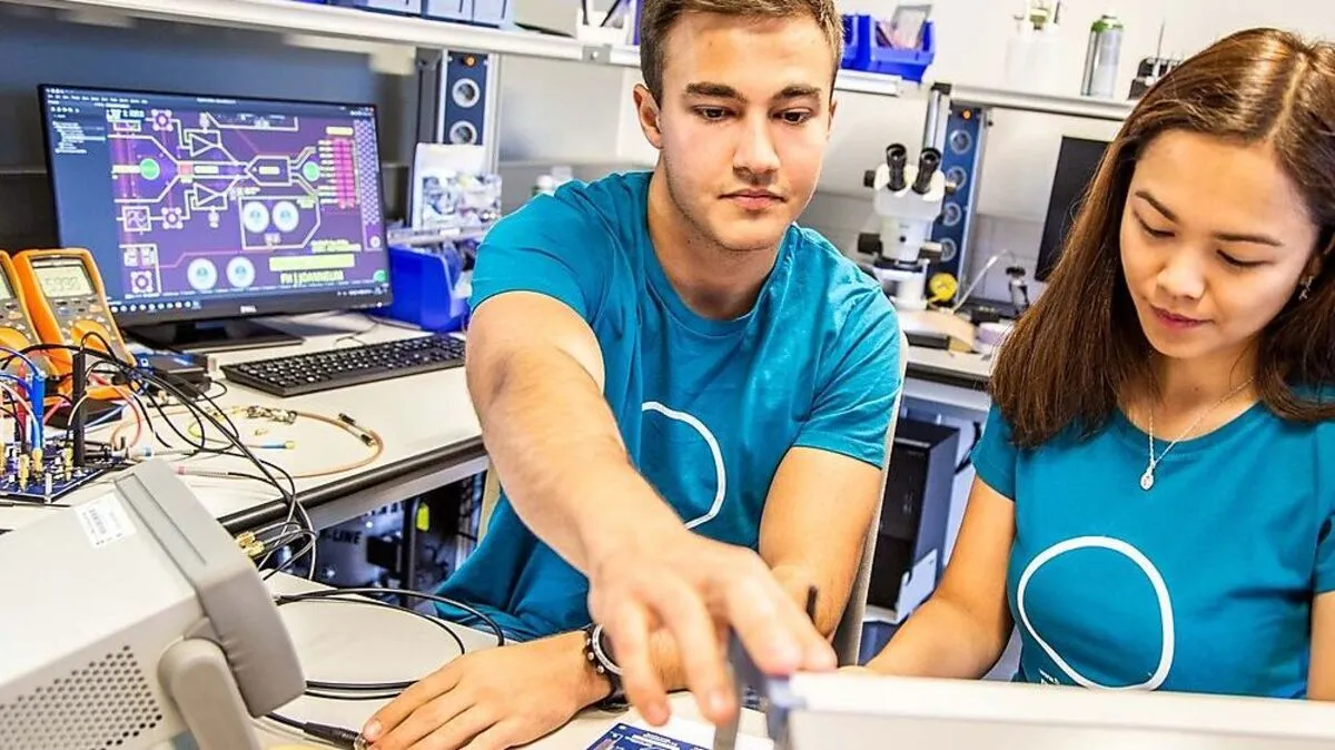 Um Industrielle Fertigungs- und Produktionssysteme zu bedienen sind interdisziplinäres Verständnis und technisches Know-how von Nöten, welche der Studiengang „Industrielle Mechatronik" vermittelt