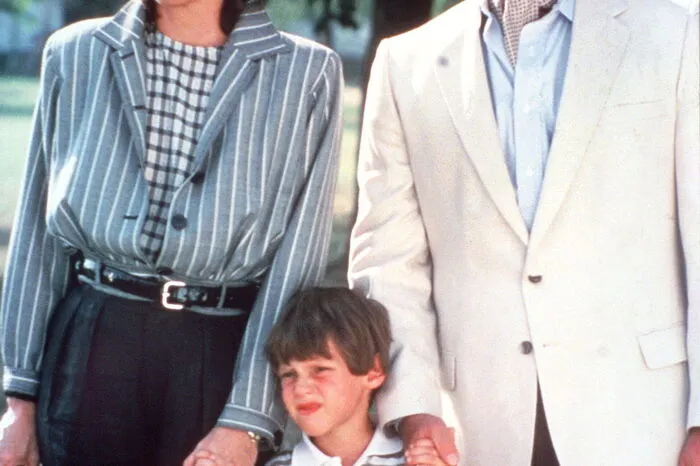 ... oder seinen Bruder Bobby (Patrick Duffy) gerne und häufig aufs Grausamste demütigte.