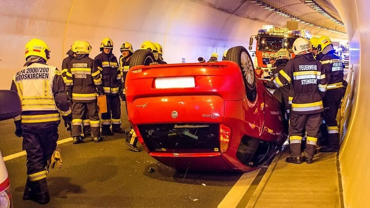 Auto überschlug sich im Tunnel