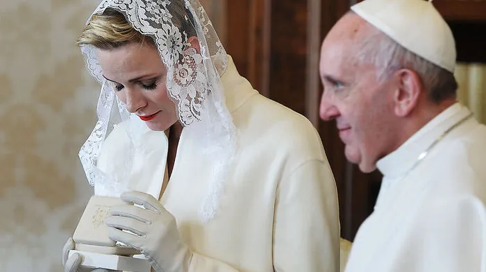 Charlene mit Papst Franziskus