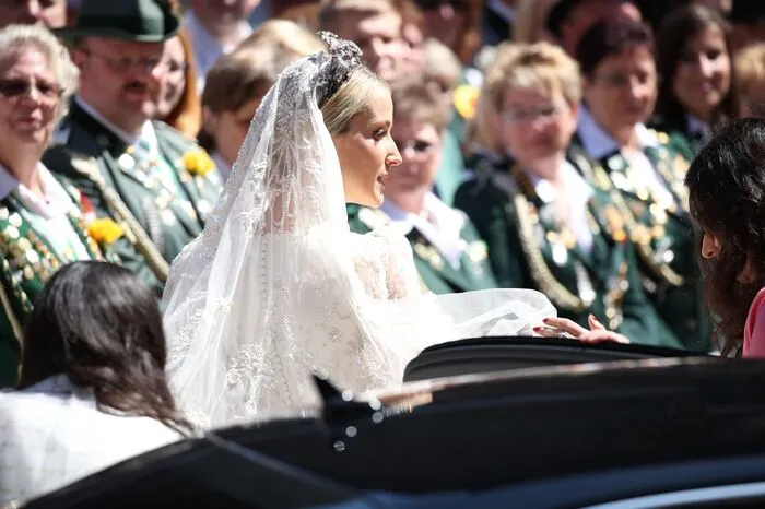 Bereits am Donnerstag hatten der Welfenprinz und Malysheva im Neuen Rathaus der Stadt standesamtlich geheiratet. Am Samstag waren zahlreiche Prominente geladen, wie zum Beispiel ...
