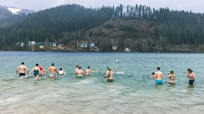 Am 24. Dezember fand zum siebenten Mal das Weihnachtsschwimmen am Erlaufsee statt