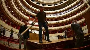 Aufbauarbeiten am Tanzparkett für den bevorstehenden Wiener Opernball 