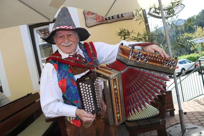 Mit 90 Jahren war Johann Jöbstl aus Lavamünd der älteste Teilnehmer des Harmonikatreffens.