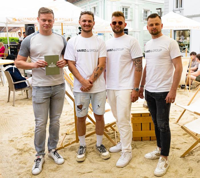 Felix Koller, Raphael Grassel und Michael Dumuta haben den Beachclub wieder eröffnet