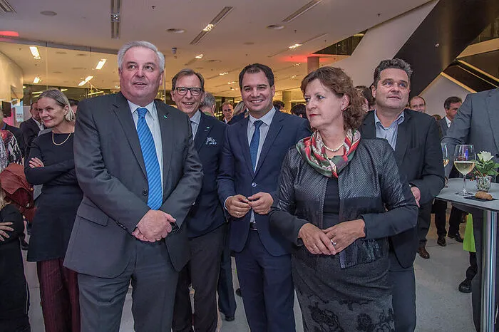 .... mit Gästen aus Politik, Wirtschaft, Kultur und Medien (im Bild Schützenhöfer, Schickhofer und Lackner).