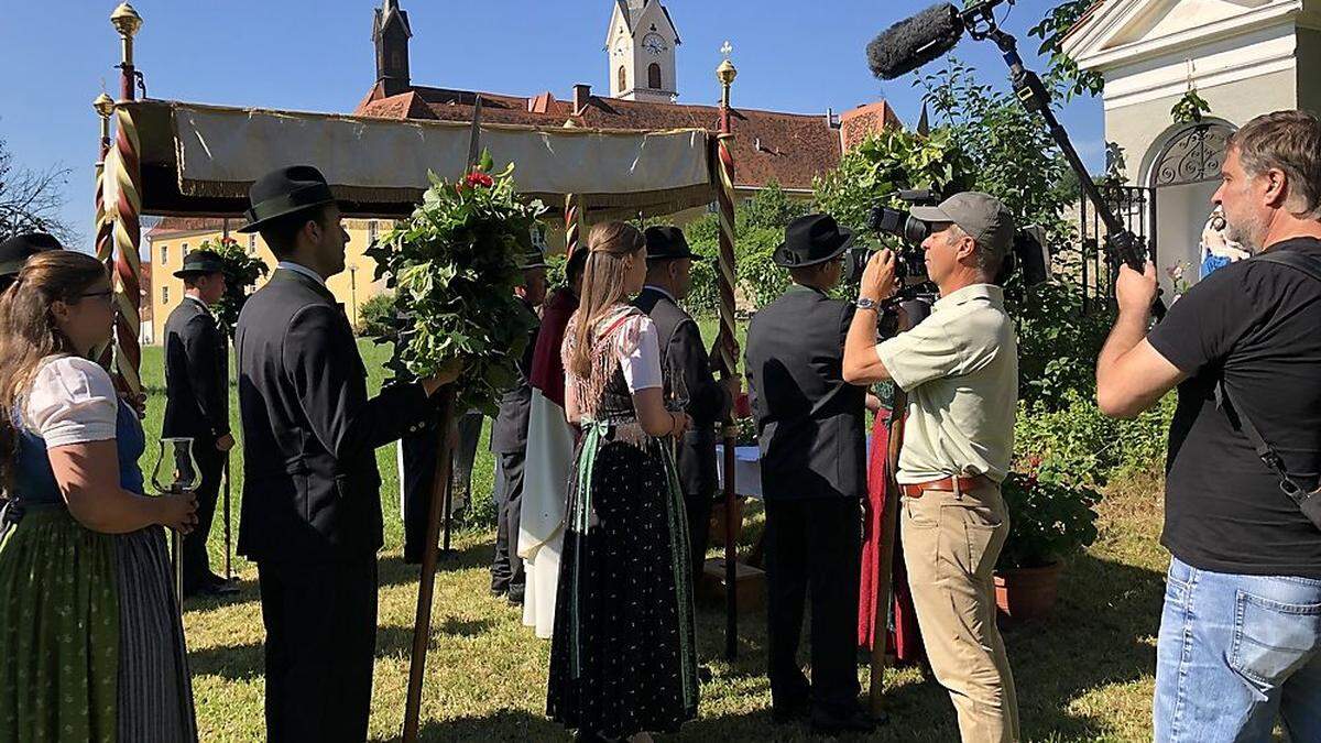 Im Mittelpunkt der Doku über Fronleichnam steht das regionale Brauchtum, wie hier die Gößnitzer Hellebardenträger