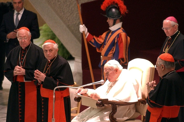 Im November 1981 berief Johannes Paul II. Kardinal Ratzinger zum Präfekten der Glaubenskongregation und damit zum höchsten Glaubenshüter.