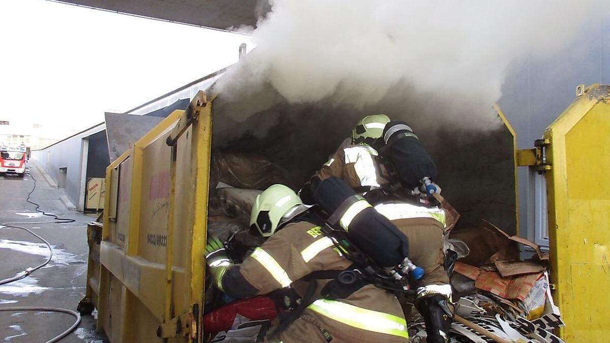 Der Brand brach in einem Container aus