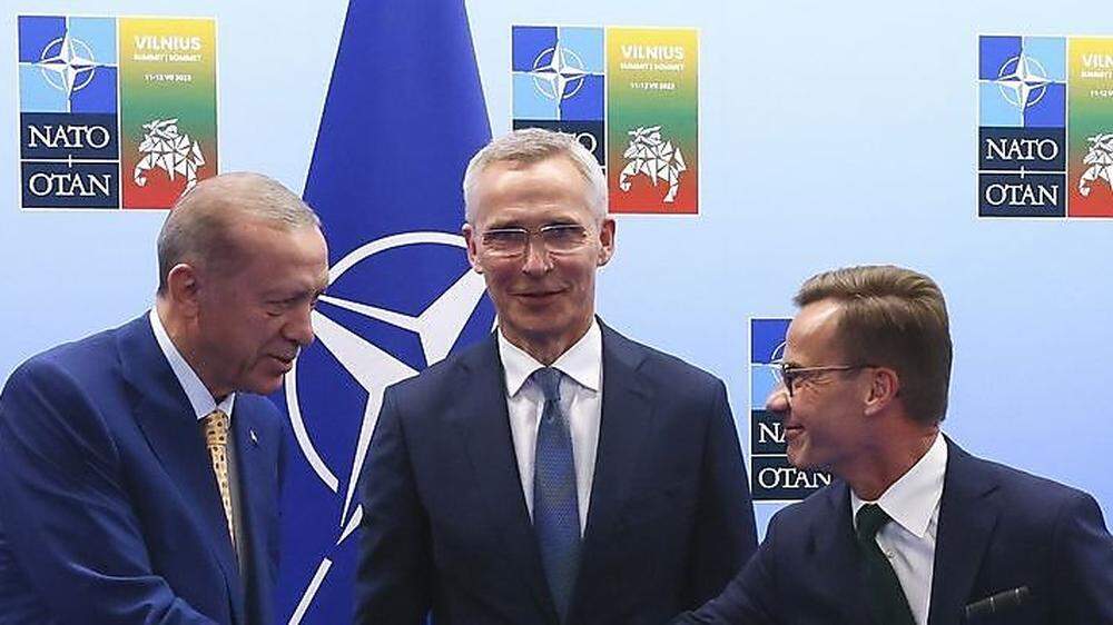 Der türkische Präsident Erdogan, Nato-General Jens Stoltenberg und der schwedische Ministerpräsident Ulf Kristersson (links nach rechts)