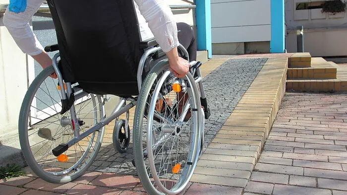 Der Teilnehmer ist seit dem Unfall im Rollsuhl