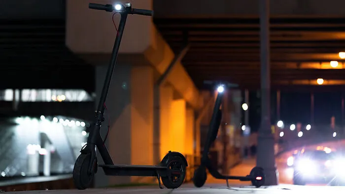 Die Polizei sah die Täter auf E-Scootern flüchten