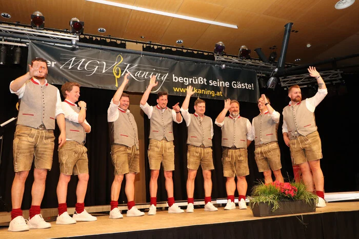 Bitte klicken Sie sich durch die Bilder.