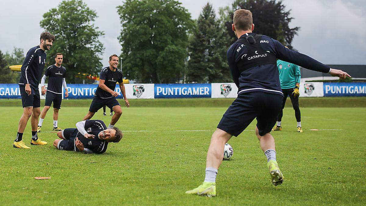 Groß war die Begeisterung beim ersten Mannschaftstraining bei den WAC-Akteuren