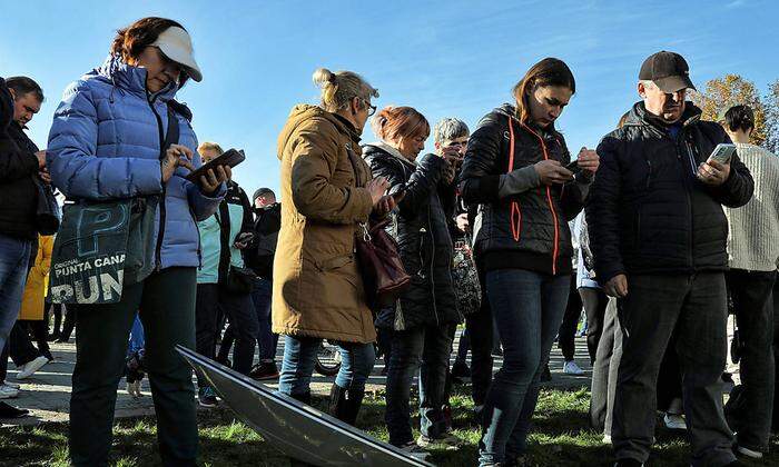 Ukrainische Zivilisten nutzen Starlink kurz nach Befreiung von Kherson