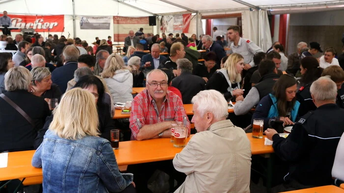 Auch wenn über das Wochenende aufgrund der kühlen Witterung die Temperaturen sich in Grenzen hielten: An Besuchern mangelte es beim traditionellen Rüsthausfest der Freiwilligen Feuerwehr (FF) Brückl heuer nicht. 