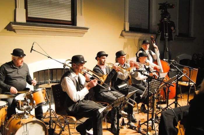 Die "Old Stoariegler Dixielandband" umrundete die Show mit Karnevalsliedern und lautmalerischen Beiträgen.