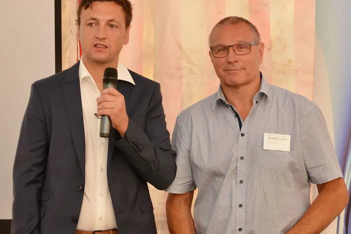 Klicken Sie sich bitte durch die weiteren Fotos!