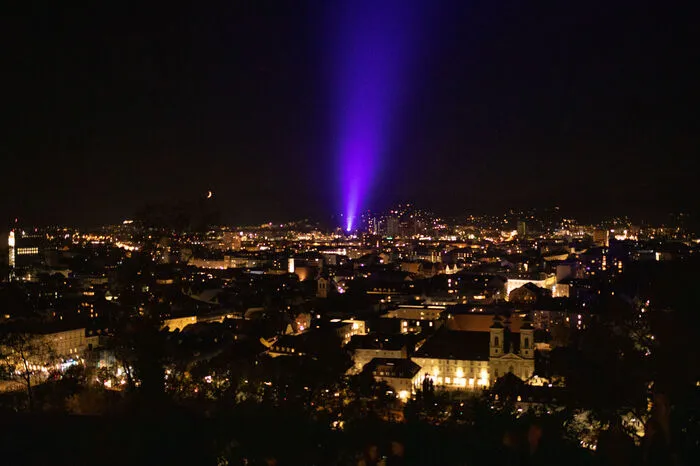 Vom Schloßberg aus war auch der Lichtbogen bis Reininghaus zu sehen.