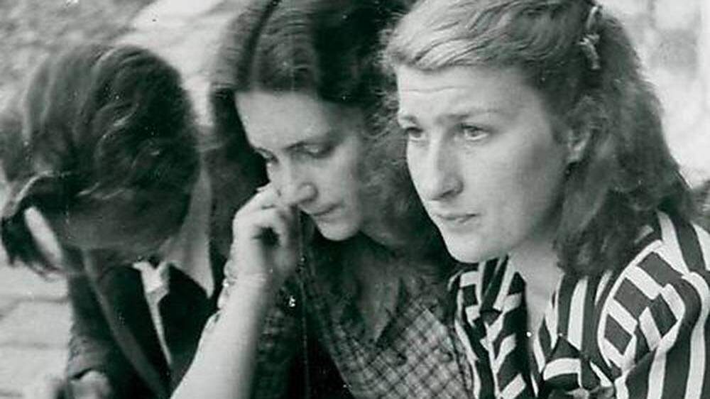 Rechts außen die erste Frau, die an der TU Graz Assistentin wurde: die Architektin Lore Herdey (1923–2008)