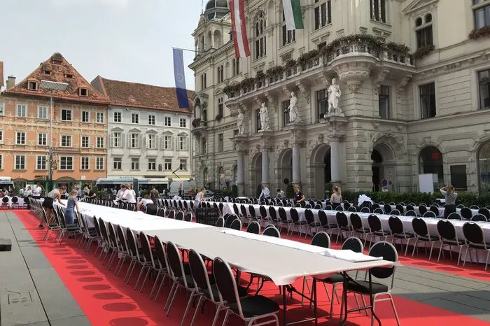 Ob das Wetter heuer mitspielt, wird sich zeigen. "Starke Gewittergefahr" besteht laut Meteorologen am Abend im Raum Graz. Die Vorbereitungen laufen auf jeden Fall auf Hochtouren.