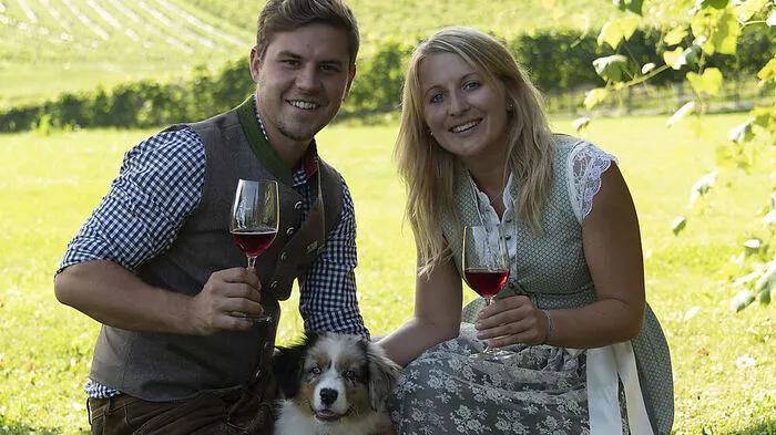 Fabian Bayr betreibt das Weingut Trapl gemeinsam mit seiner Freundin Andrea (und Hund Simba)