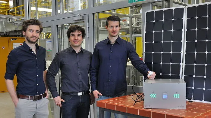 Christoph Grimmer, Stephan Weinberger und Florian Gebetsroither gründeten das Start-up E2T, mit dem sie ab nächstem Jahr ein günstiges Mini-Solarkraftwerk für den eigenen Balkon anbieten wollen. Hier geht es zur Abstimmung. Nur mehr bis 31. Dezember.