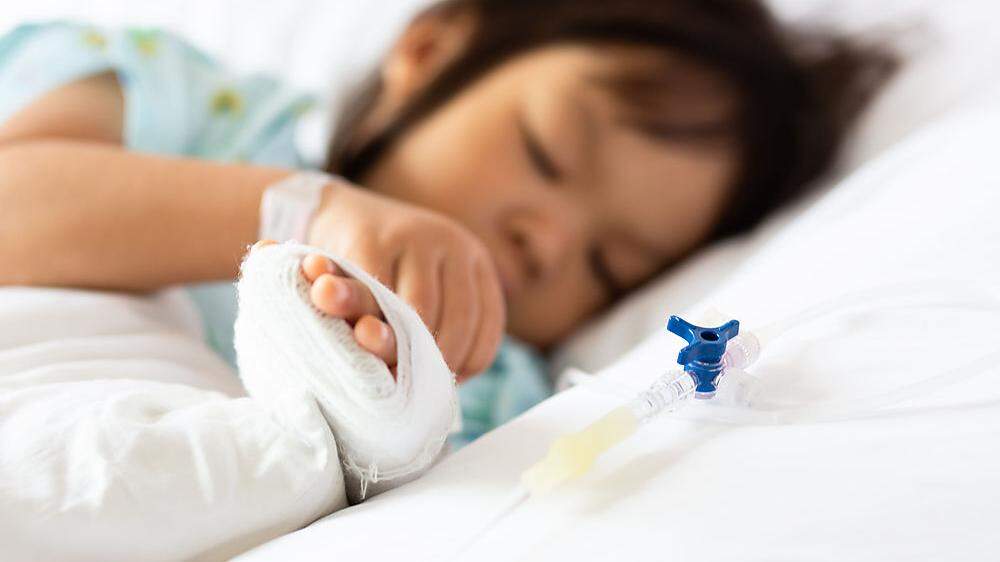 Auf österreichischen Kinderstationen sind aktuell mehr Betten mit RSV-Fällen als mit Covid-Infektionen belegt 