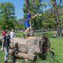Strenge Regeln wegen Corona: Im Augarten werden die Baumstämme zu Trainingsgeräten 