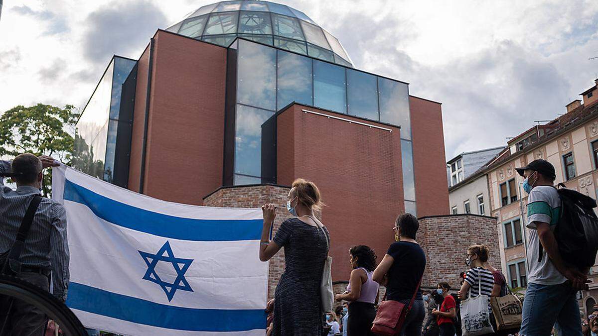 Demonstration vor der Synagoge in Graz