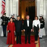 Chinas First Lady Peng Liyuan, Chinas Präsident Xi Jinping, US-Präsident Donald Trump und Melania Trump vor dem Staatsbankett