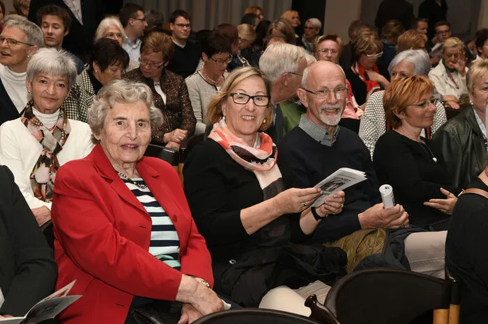 Der Stadtsaal in Spittal war am Premierenabend bis zum letzten Platz gefüllt. Beeindruckend berührend war die Leistung der Schauspieler, des Orchesters und die optimale Tonqualität bei der Aufführung.