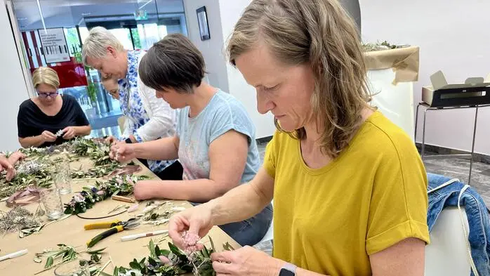 Für Kleine-Zeiung-Leser gibt es am 11. Juli einen Kräutervortrag und einen Blumenkranzkurs 