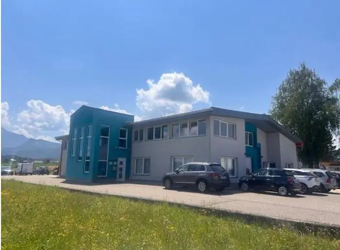 Mittlerweile ist das Gebäude auf zwei Stockwerke aufgeteilt