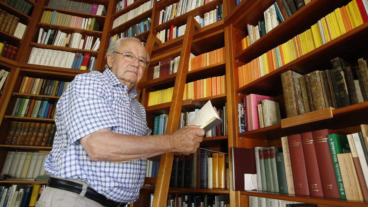 Mehr als 7000 Bücher lagern in Brandstetters privater Bibliothek