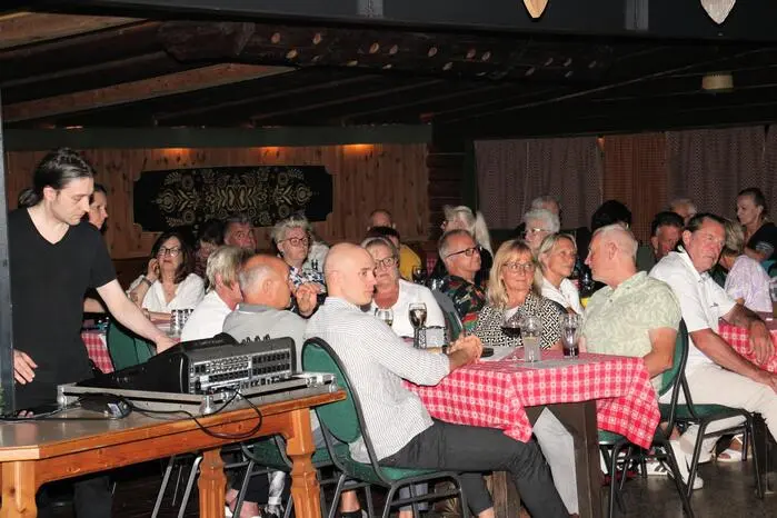Die Veranstaltung findet um 20 Uhr im Schilcherhof in Ligist statt, Küchenbetrieb gibt es ab 18 Uhr. Reservierungen werden unter 0664-1556371 entgegengenommen.