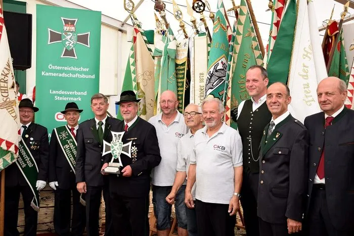 Der Verein nahm die Feier zum Anlass, das renovierte Kriegerdenkmal im Rahmen des 2. ÖKB-Bezirkstreffens zu segnen. „Es braucht Menschen, die für Frieden und Kameradschaft eintreten“, sagte Gerhard Rohrer, Bürgermeister der Marktgemeindes St. Veit. Der geschäftsführende ÖKB-Präsident, Peter Dicker, bezeichnete in seiner Festrede den ÖKB zusammen mit dem Bundesheer "als Verwalter des Friedens", und den Einsatz für diesen habe "nichts an Aktualität verloren".  