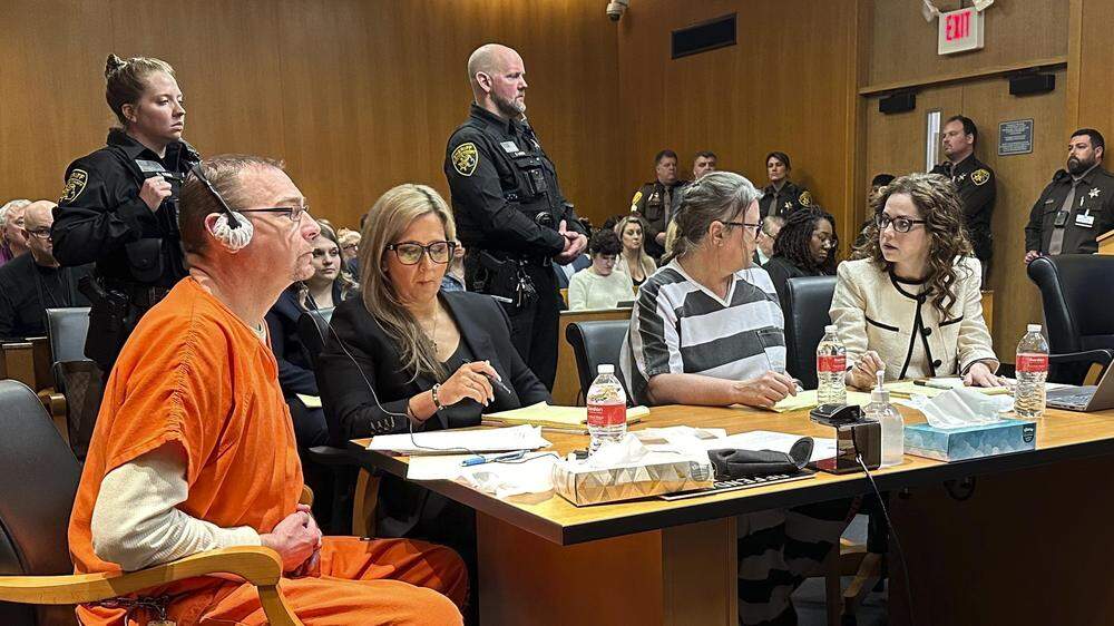 James und Jennifer Crumbley wurden wegen fahrlässiger Tötung zu einer Gefängnisstrafe verurteilt 